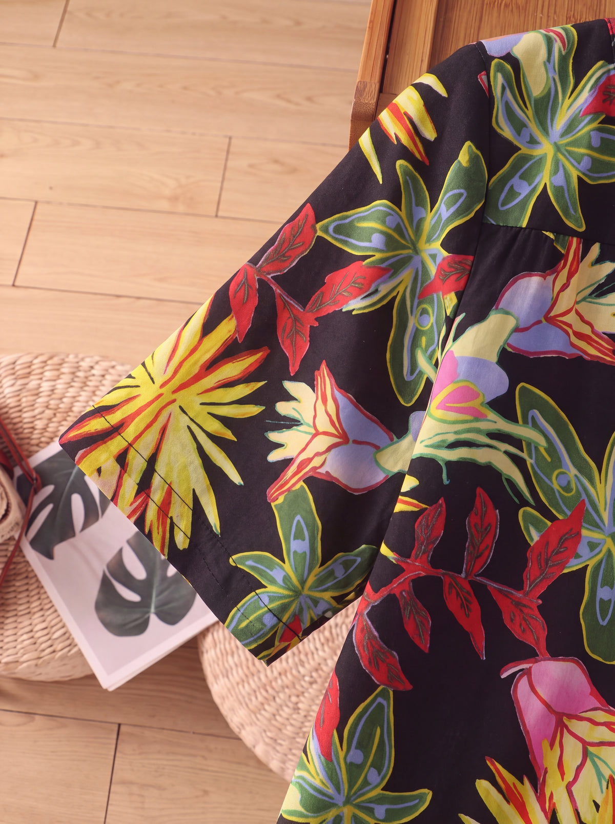 Women’s Tropical Floral Print V-Neck Short Sleeve Top