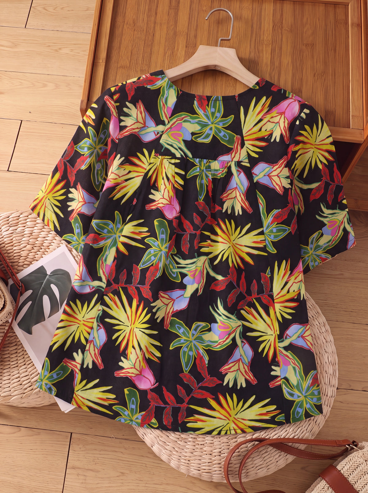 Women's Cotton digital print top, v-neck, short sleeve, regular fit - back view - Clothinco