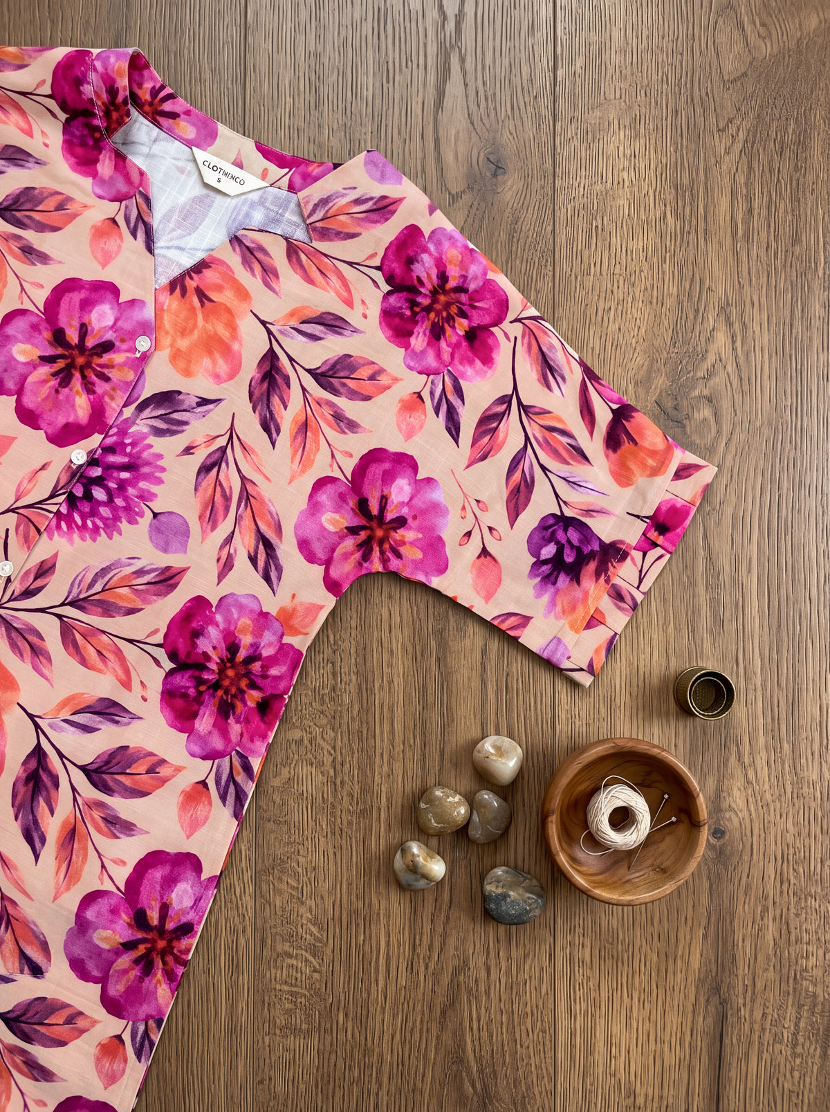 Women's Cotton digital print shirt, v-neck, regular fit - close-up detail - Clothinco