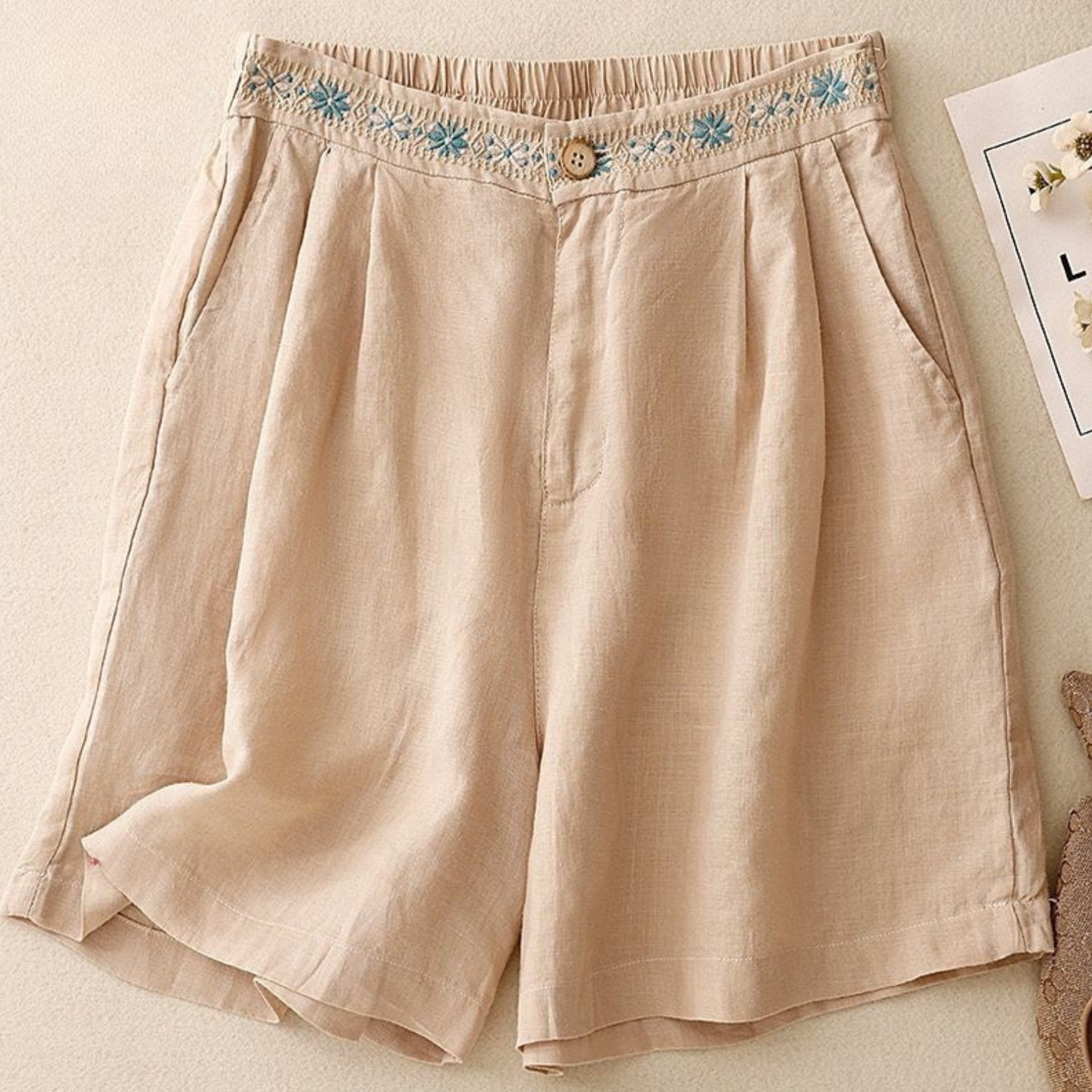 Women's Cotton embroidered shorts, regular fit - fabric detail - Clothinco
